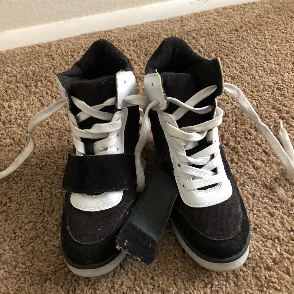 Shoes - Picture 6 of 7